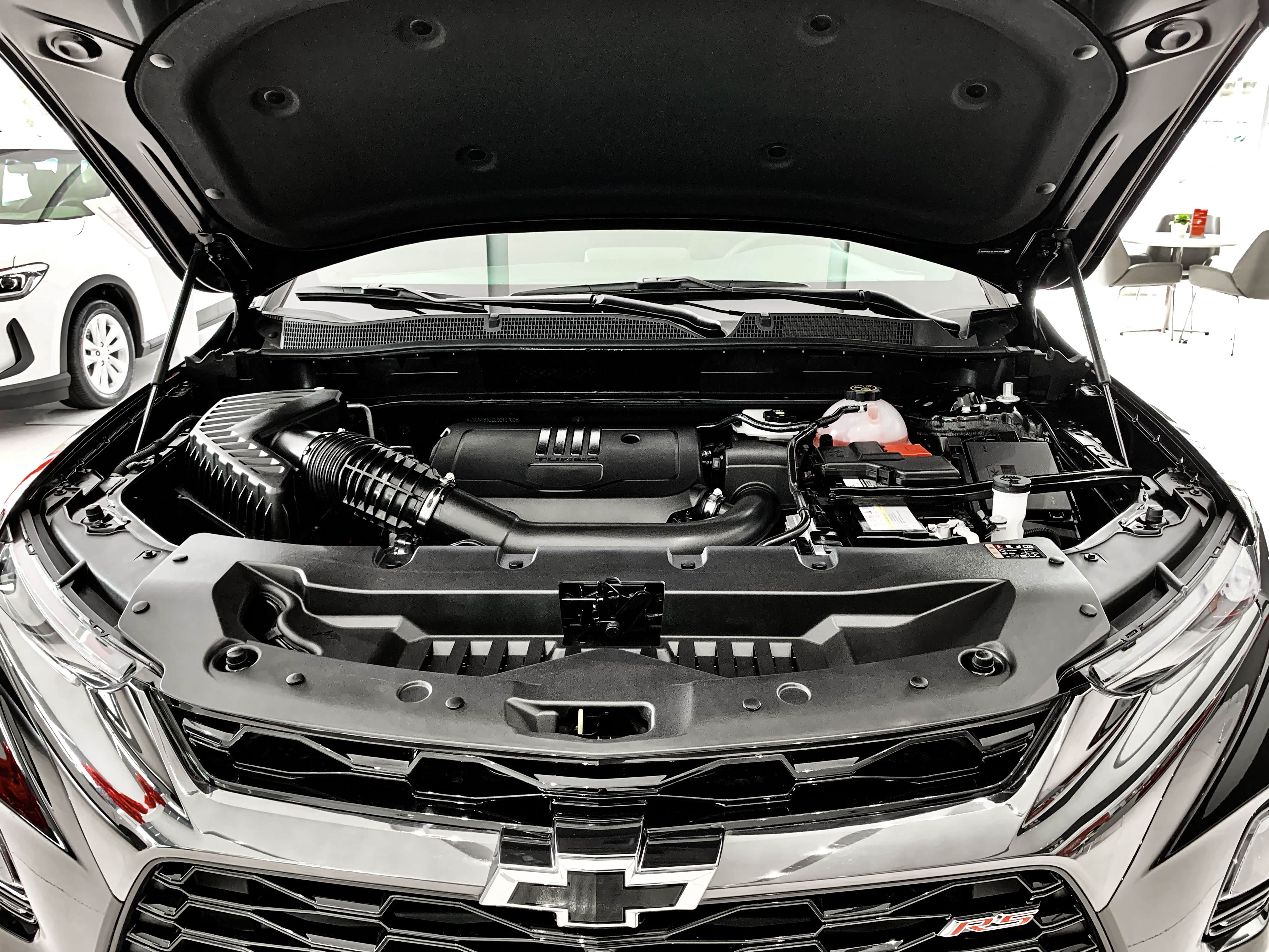 打开开拓者引擎盖开拓者发动机带可变缸技术就给你源源断动力同时还