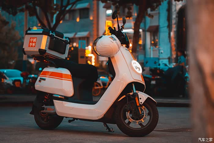 灰常电瓶车夏至未至骑小牛nqi顶配版看温柔晚风与市井烟火