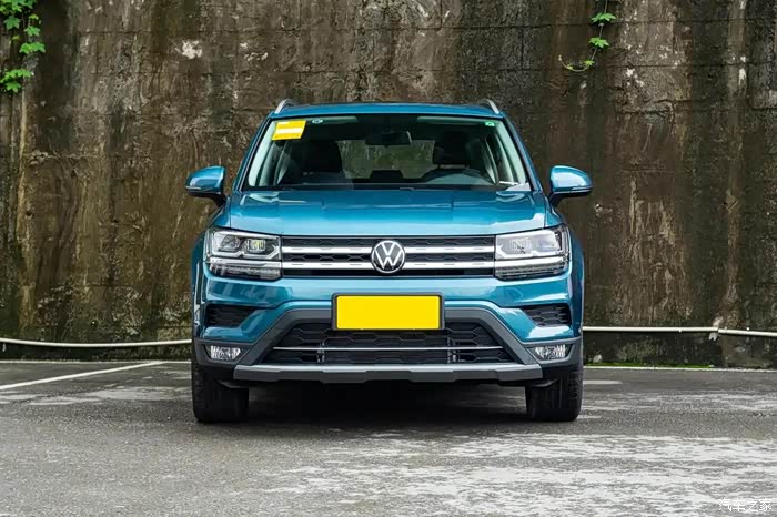 棱角分明非常硬朗的设计风格的大众途岳