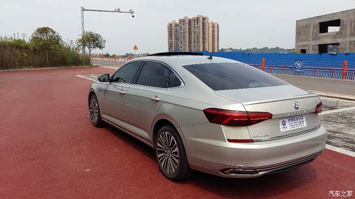 蓦然回首的选择帕萨特珠光银