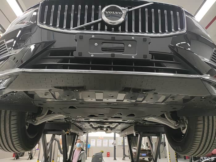 沃尔沃22款xc60更换发动机下护板