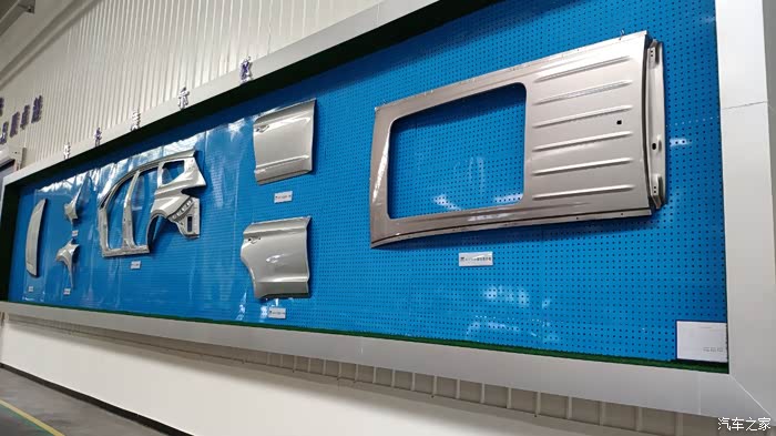 嘉际的标准件展示区.