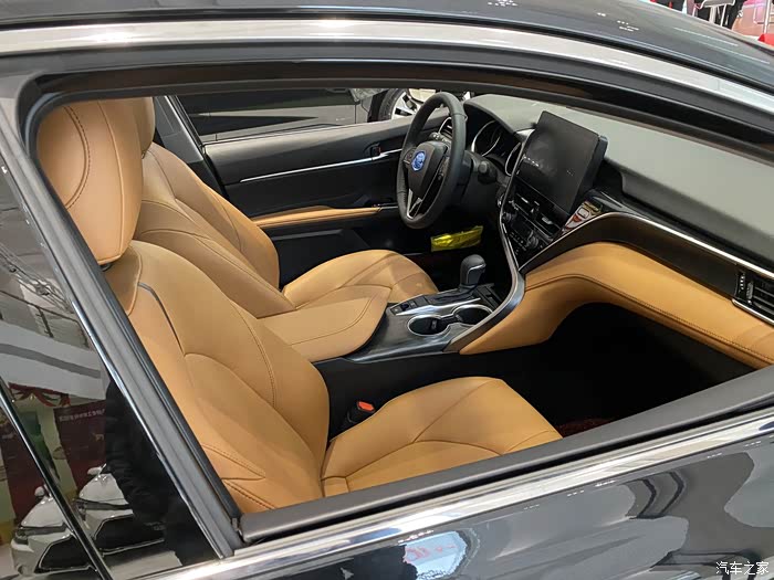谁能发个21款凯美瑞棕色内饰实拍图