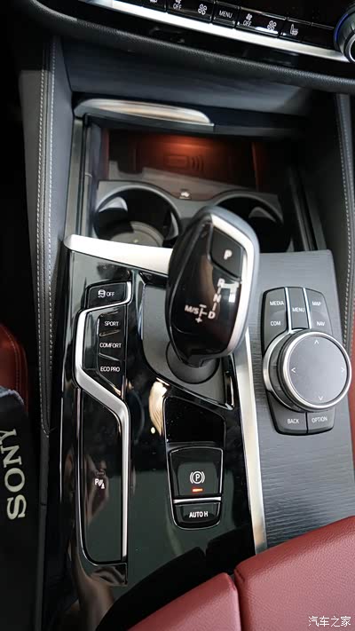 看这个档杆很多人就已经猜出来这个车的名字了_宝马5系新能源论坛