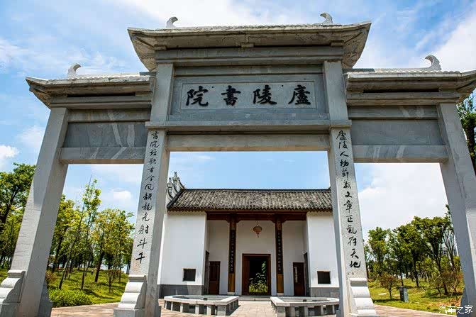 后期工程主要有个,其中庐陵书院就是其中一个,一个牌坊,目前也只能