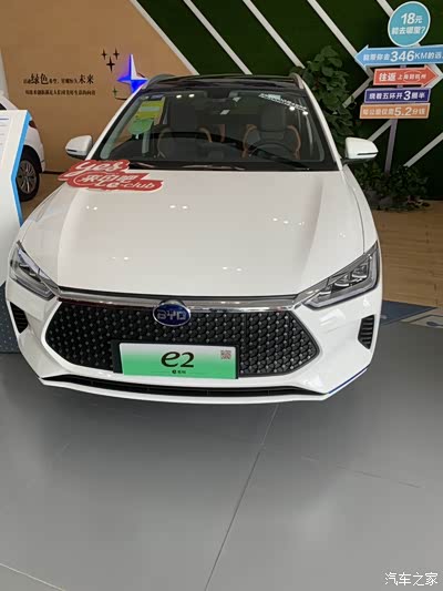 e2一直都是电动车里销量比较好的,这次升级版的e2,内饰很特别,外形