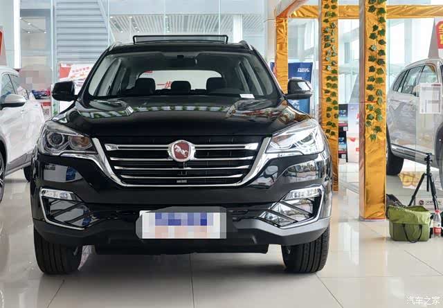 骏马车标十分显眼,倒梯形的进气格栅搭配有银色的饰条点缀