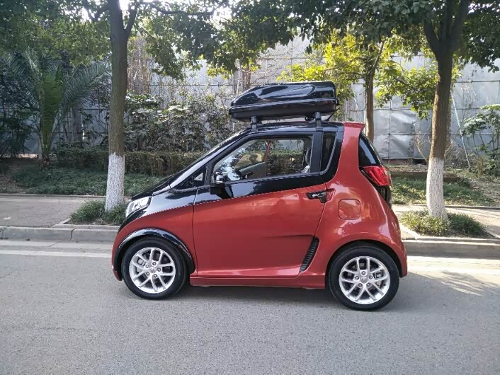 为小e装上车顶行李箱依然不减颜值