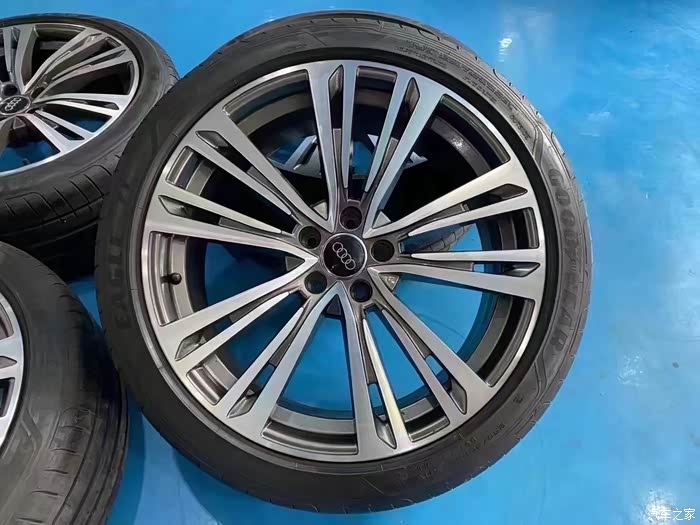 奥迪a8l20寸原厂轮毂轮胎4只