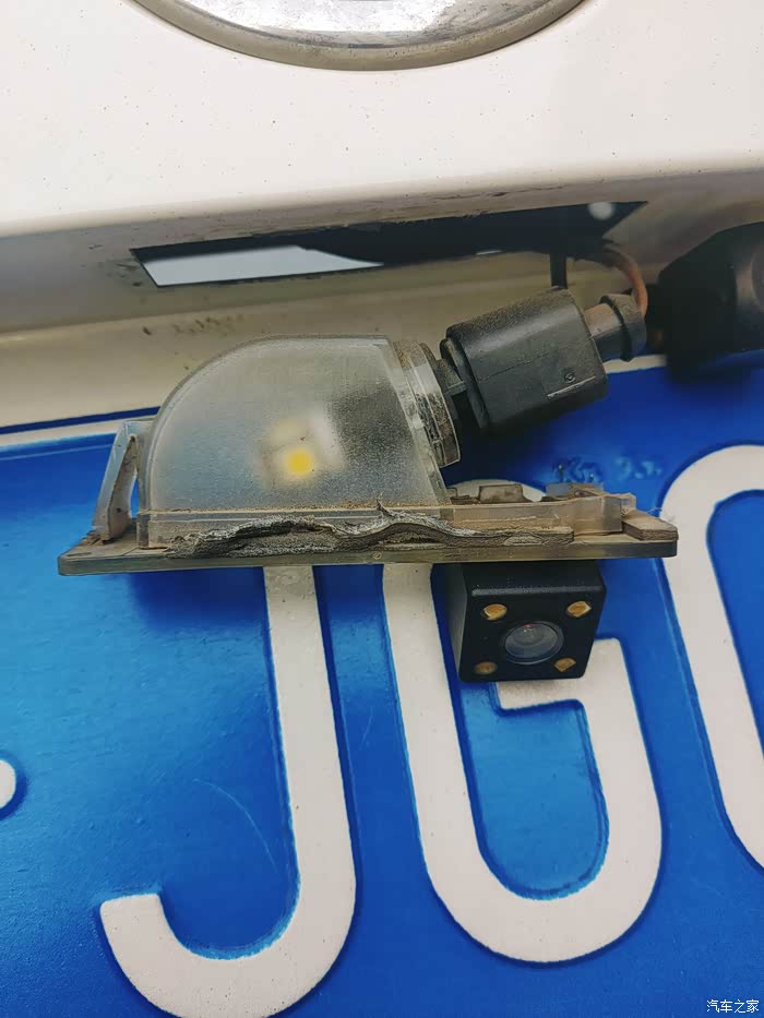 捷达更换牌照灯