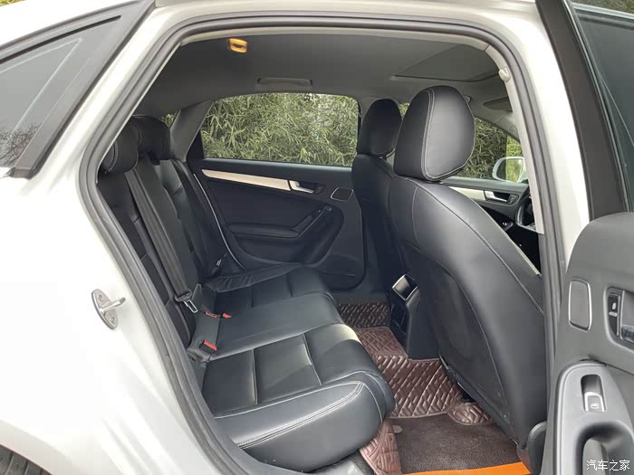 14年白色奥迪a4舒适版9万公里20t