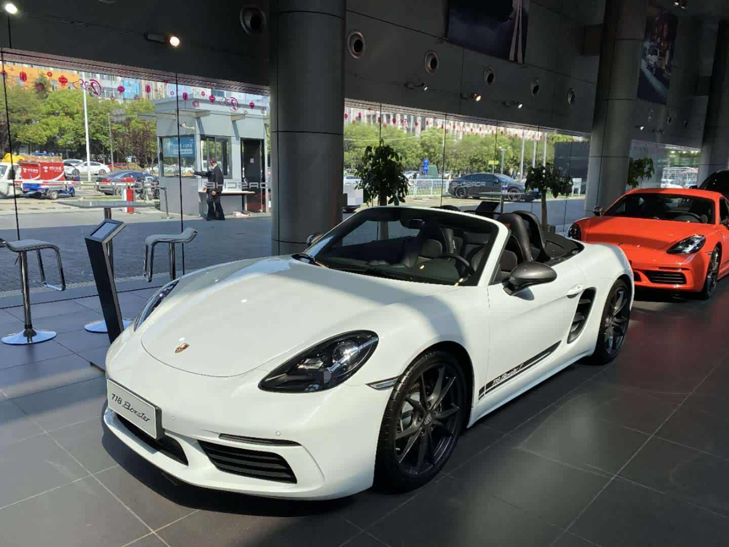 保时捷718boxstert白外黑内帅气十足