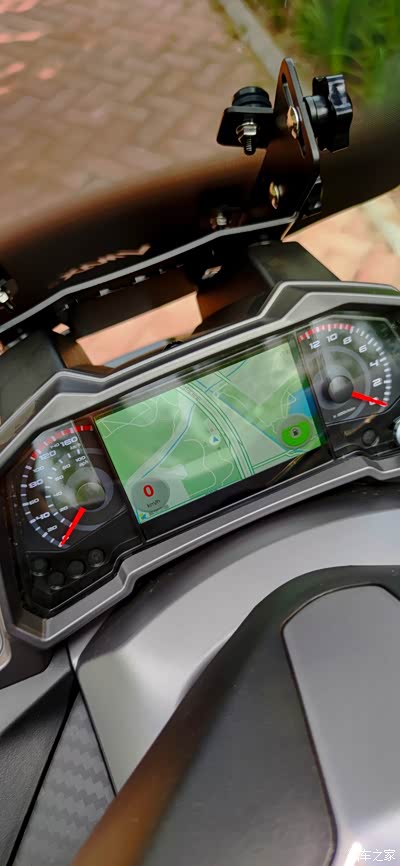 又换车了啊,见面打招呼!龙嘉vmax300