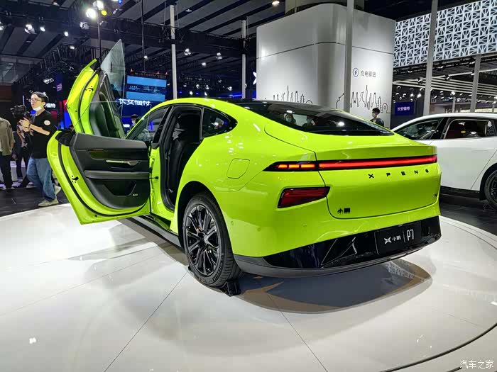 哇撒这就是传说中的小鹏p7剪刀门