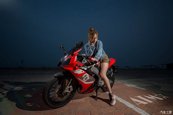 【图】小美女和她的阿普利亚gpr150_摩托车论坛_汽车之家论坛