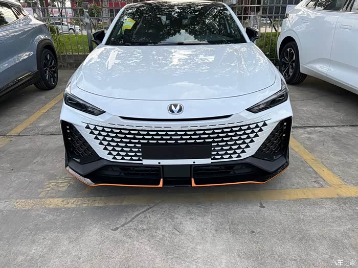 【图】2.0t 顶配白色univ_长安uni-v论坛_汽车之家论坛