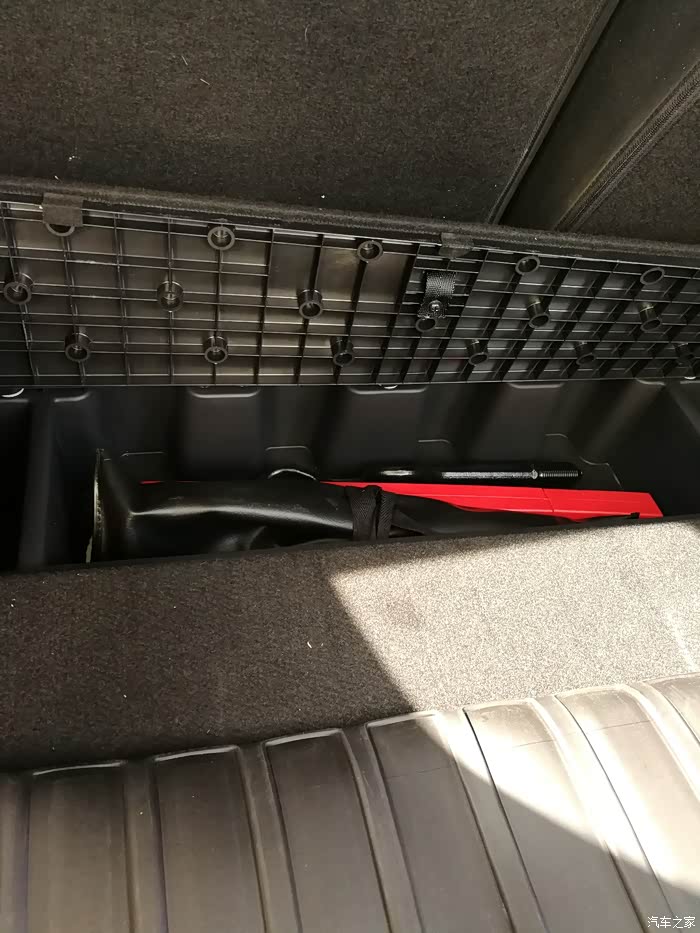 荣放的随车工具在哪里?