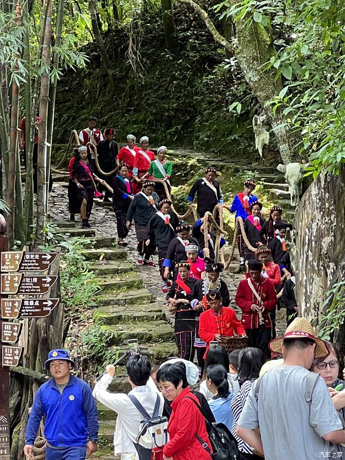 翁丁古寨重建图片