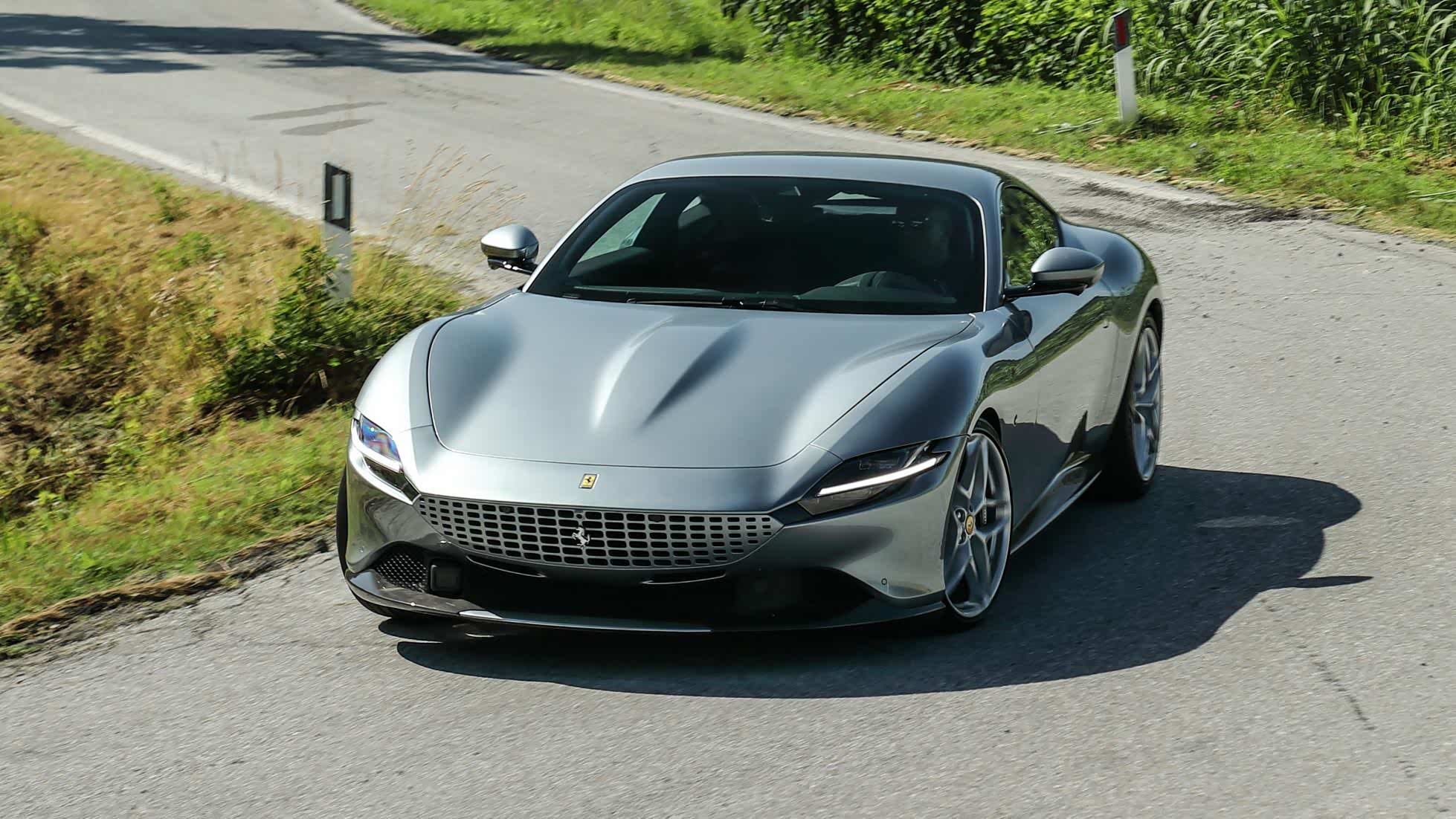 法拉利罗马只是热辣性感.