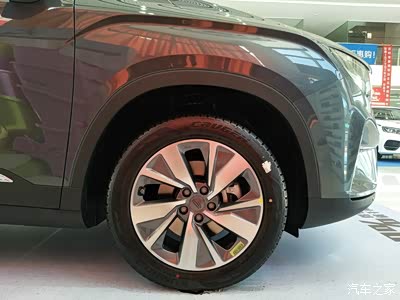 高颜值,大空间,到店体验吉利豪越