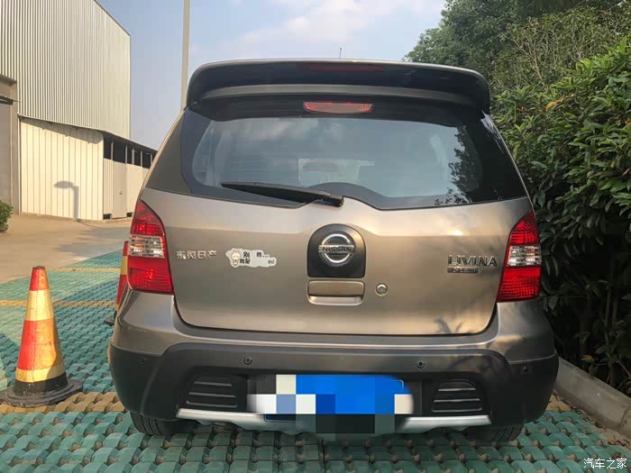 10年骊威手动还能卖多少钱啊