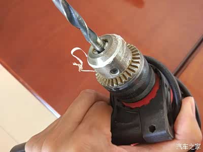 换钻头的时候需要钥匙.