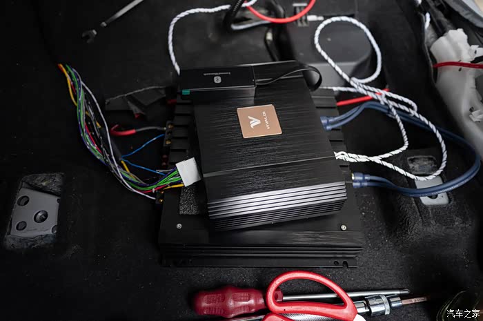 21款雷凌双擎改装音响前主动二分频后同轴捷力10w0低音炮