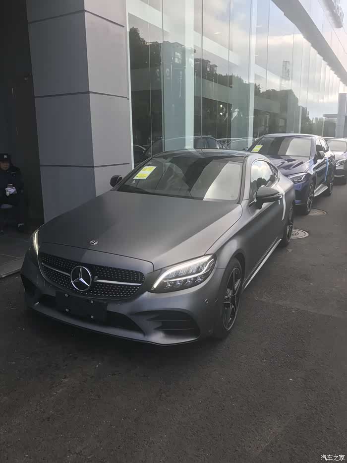 2019款奔驰ccoupe260亚光灰温州简单提车