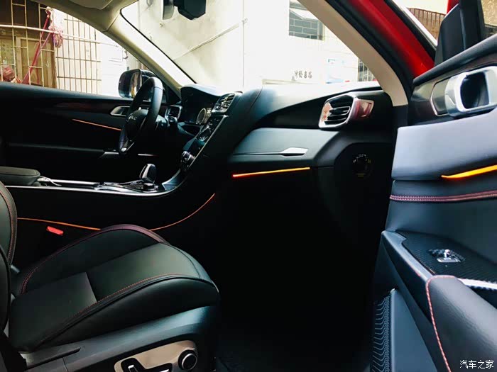 领克01原厂位氛围灯64色了解一下