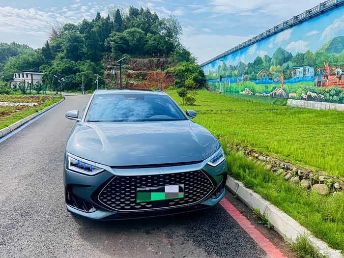 直接被比亚迪汉dmi的颜值所吸引的