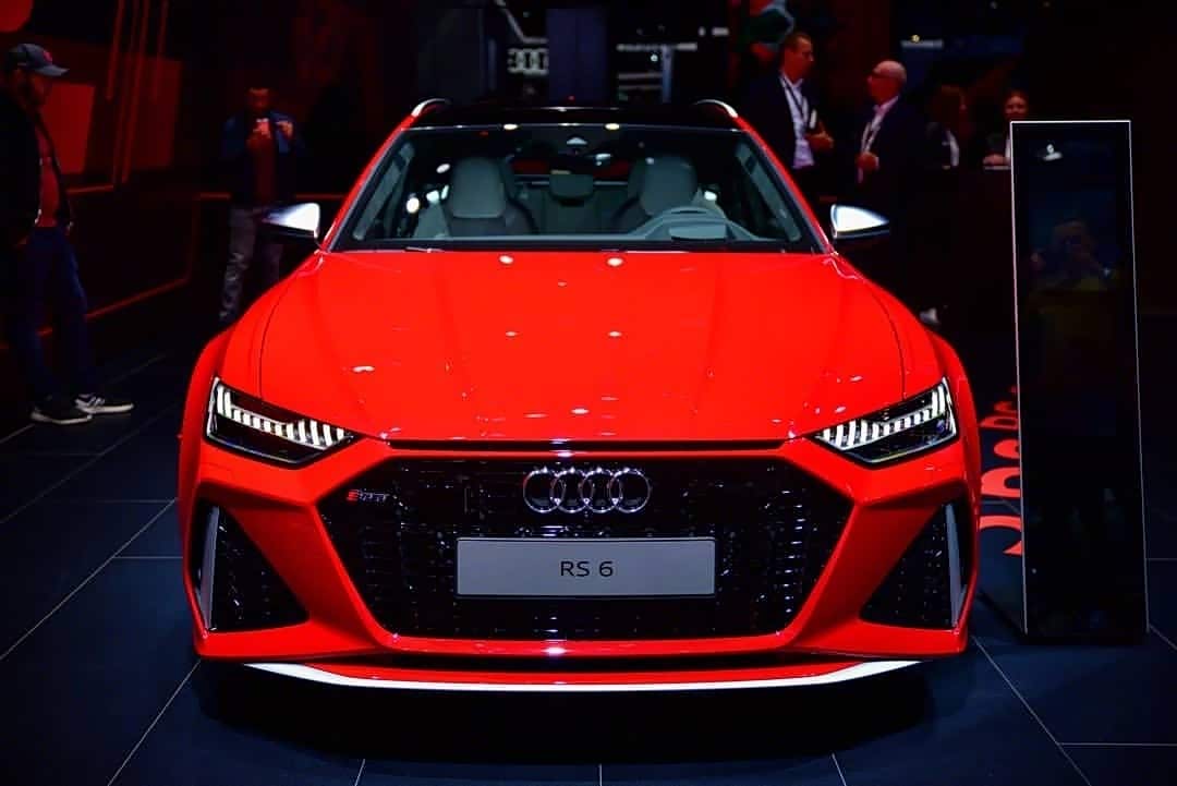 奥迪红色rs6,不同的帅气风格
