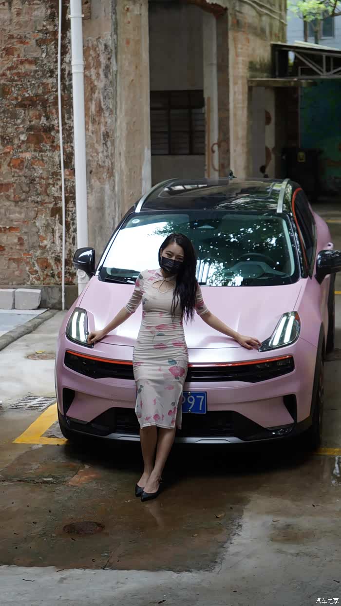 参加领克车友会活动收获领克05车模一个