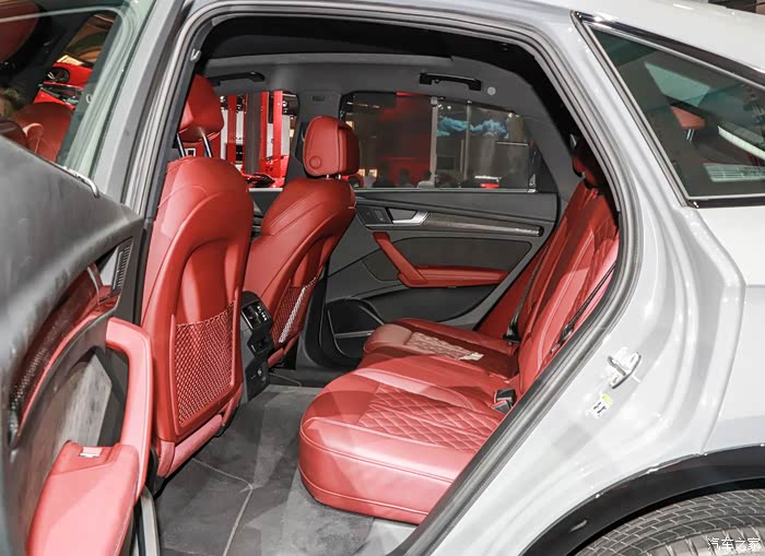 打卡广州车展图解奥迪q5lsportback内饰和动力