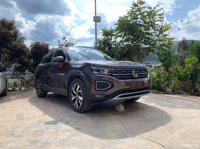 云南喜提国六两豪马尔斯棕探岳,提车认证贴