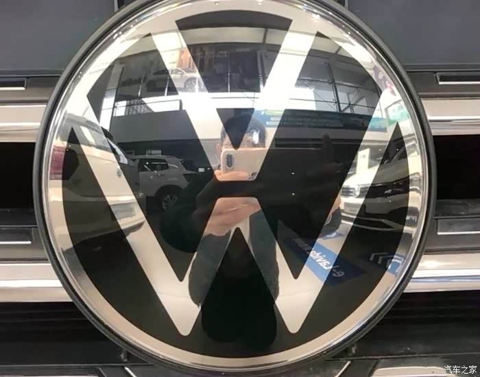 上汽大众首款mpvviloran到店实拍