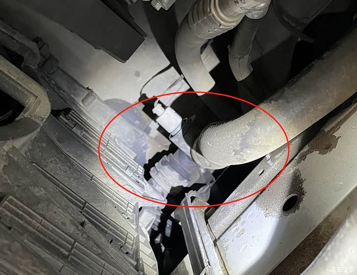 各位大神我这也是漏防冻液了吧