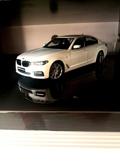 宝马5系1:18车模实拍