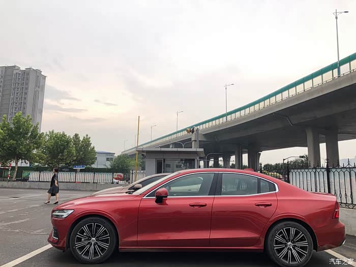 一见钟情济南首台熔岩红s60提车