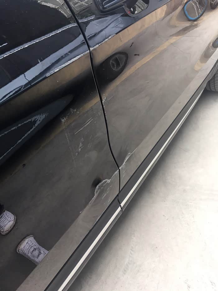 刚提新车,被温州煊屹领克店员工弄坏两个车门,4s态度恶劣