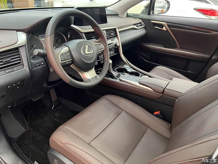 喜提人生第一台汽车雷克萨斯rx300