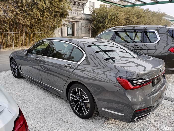 实拍宝马7系贝尔尼纳灰颠覆了我的想象