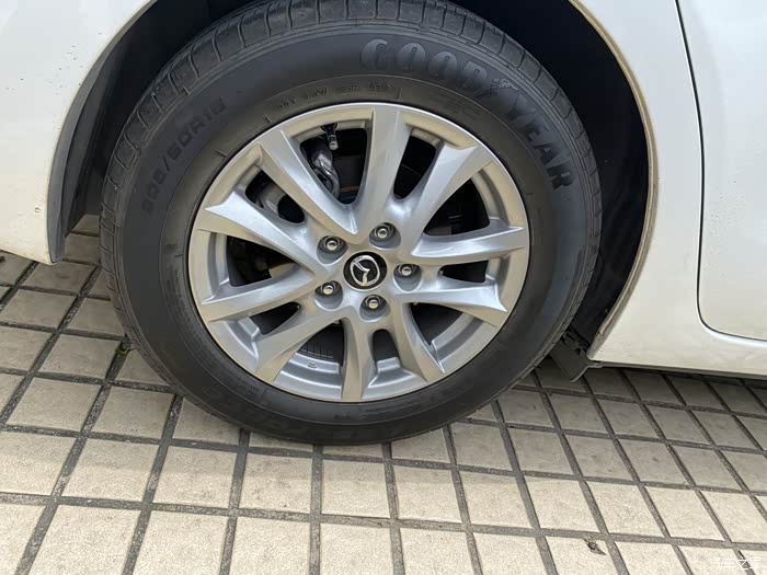 2017昂克赛拉15换轮胎问题