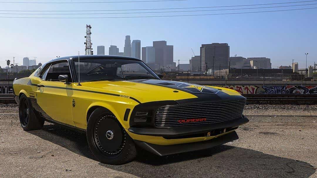 与游戏合作的福特mustang,涂装很炫.