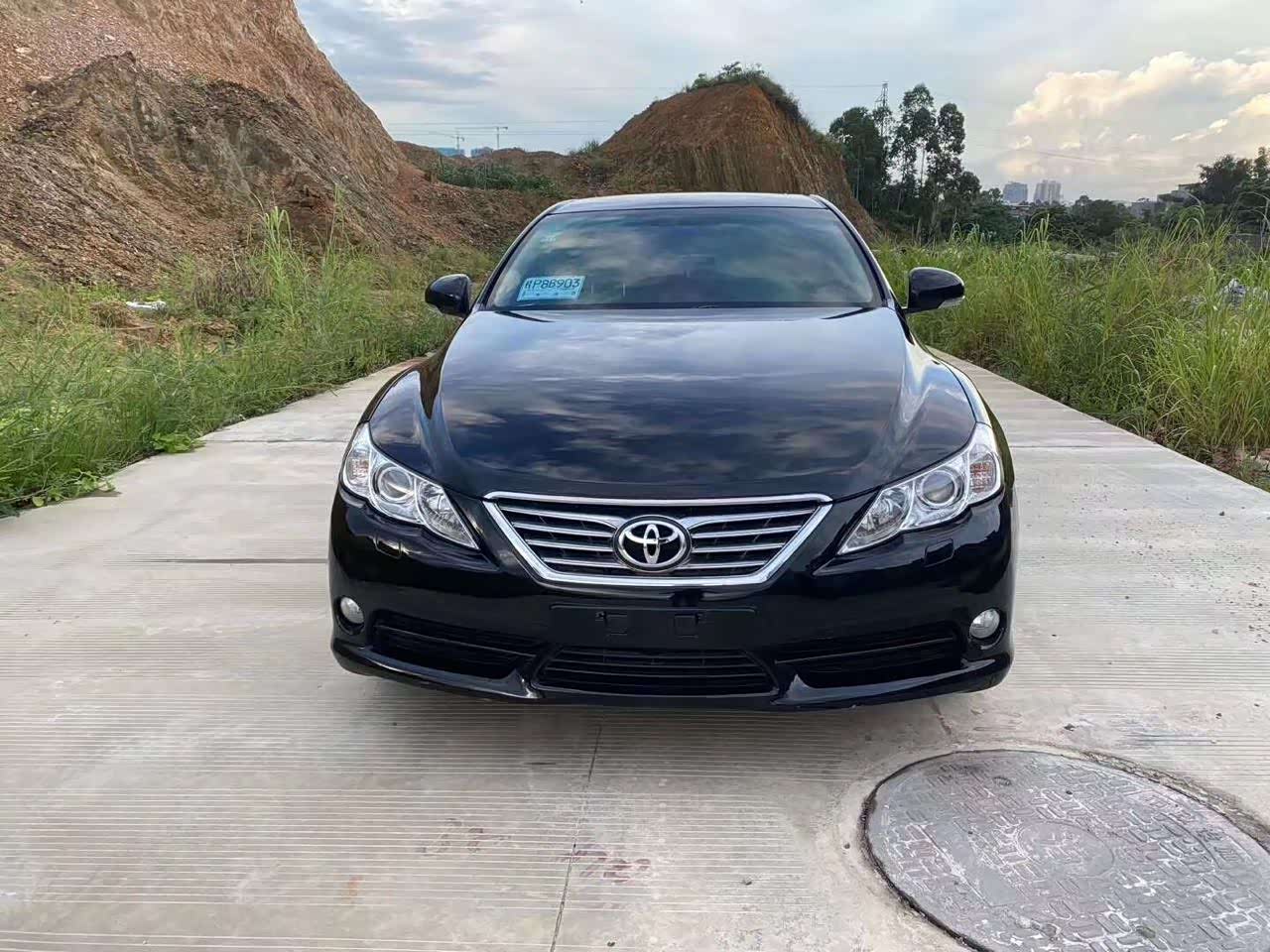 黑色的丰田锐志还是很酷的!