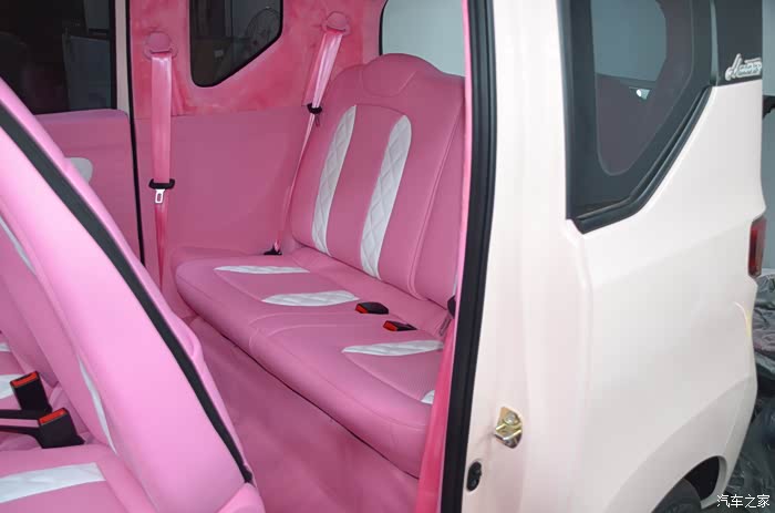 上海五菱宏光mini马卡龙个性换新装内饰大改作业完工