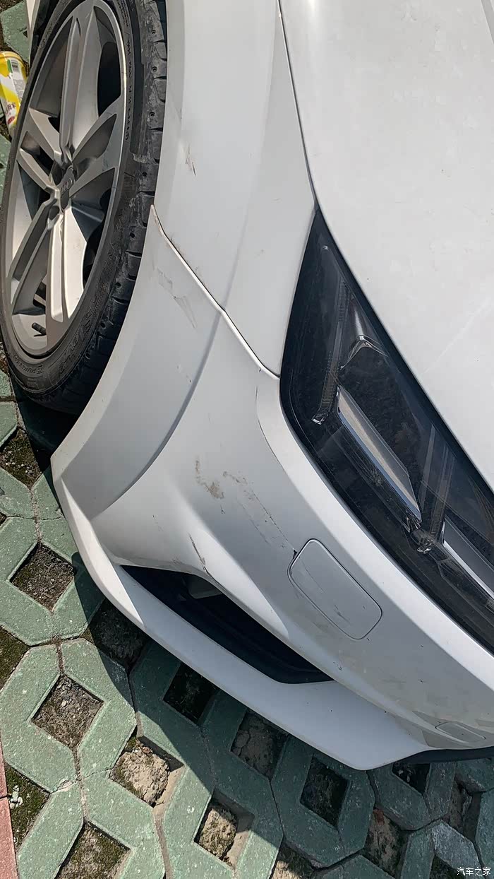 奥迪tt前保险杠被擦了,修修大概要多少钱