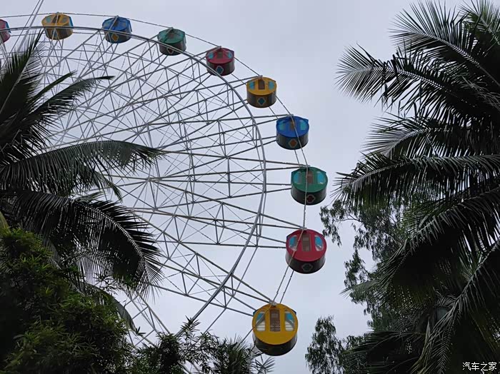 和女友打卡海口万绿园