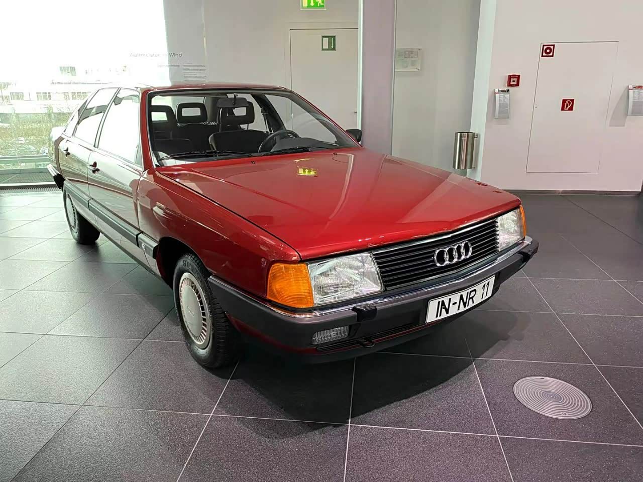 奥迪100cd是奥迪100车型的第三代车型