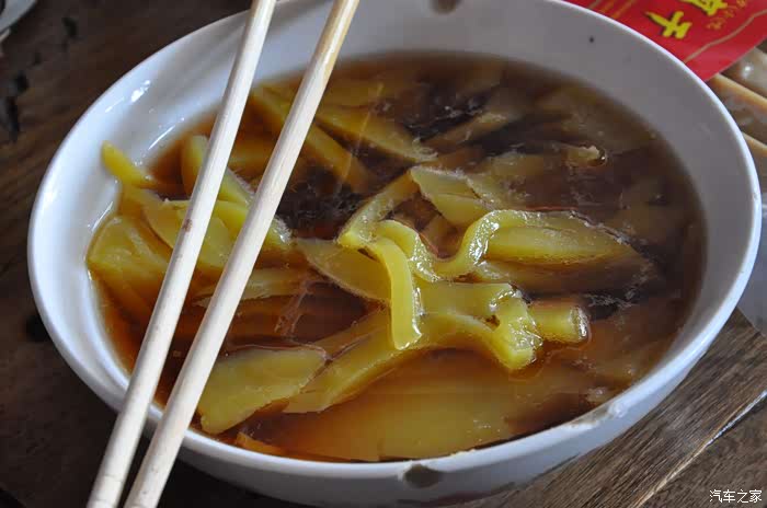 镇上的小吃店也十分不错,粉坨,暖泉豆腐干等特色小吃价格实惠,都可以