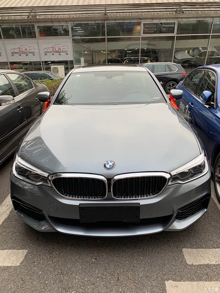 又换车了钟情宝马530i石青色暗夜蓝